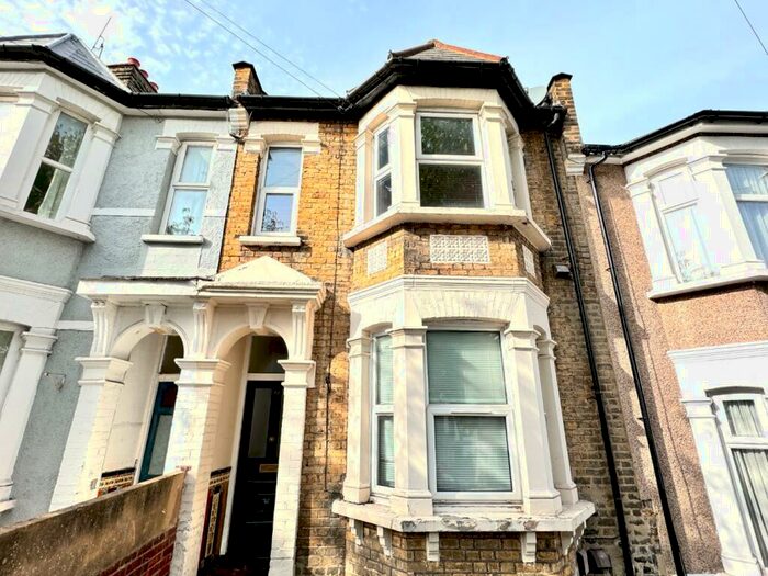 2 Bedroom Flat To Rent In Plum Lane, Shooters Hill, London, SE18