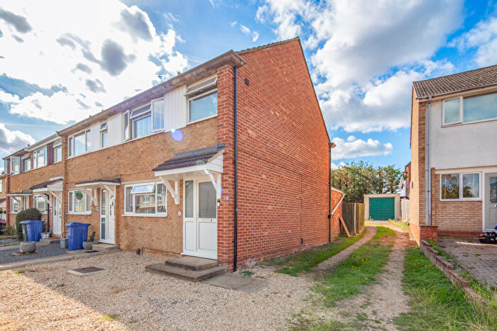 2 Bedroom End Of Terrace House For Sale In Barry Avenue, Bicester, Oxfordshire, OX26