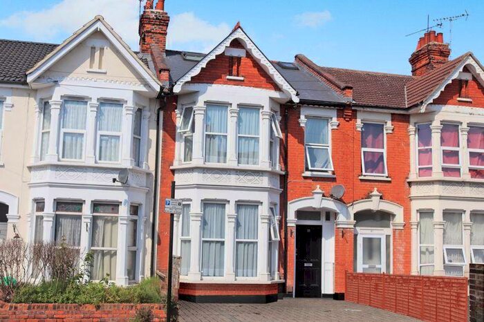 4 Bedroom Detached House To Rent In Bournemouth Park Road, Southend-On-Sea, SS2