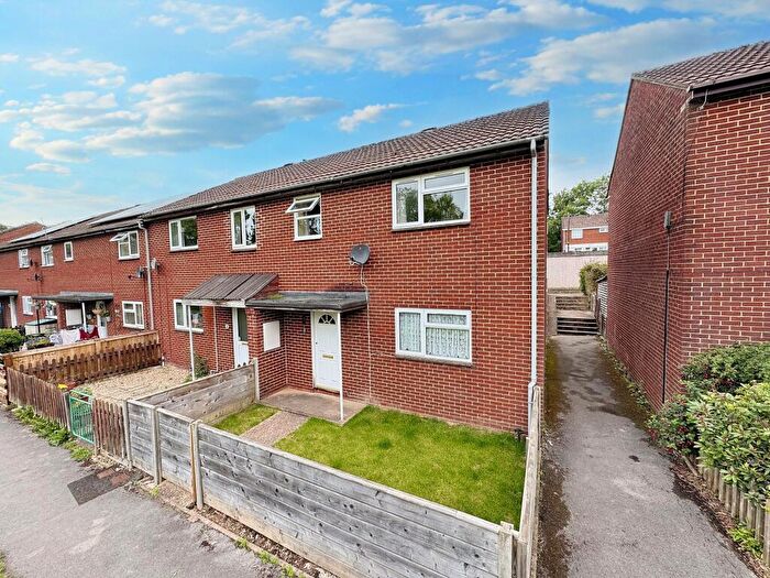 2 Bedroom End Of Terrace House For Sale In Cameron Close, Tiverton, EX16