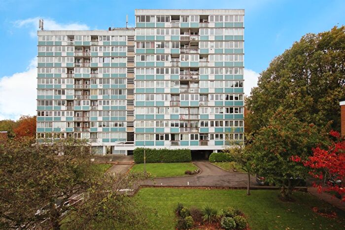 2 Bedroom Flat For Sale In Kenilworth Court, Coventry, CV3