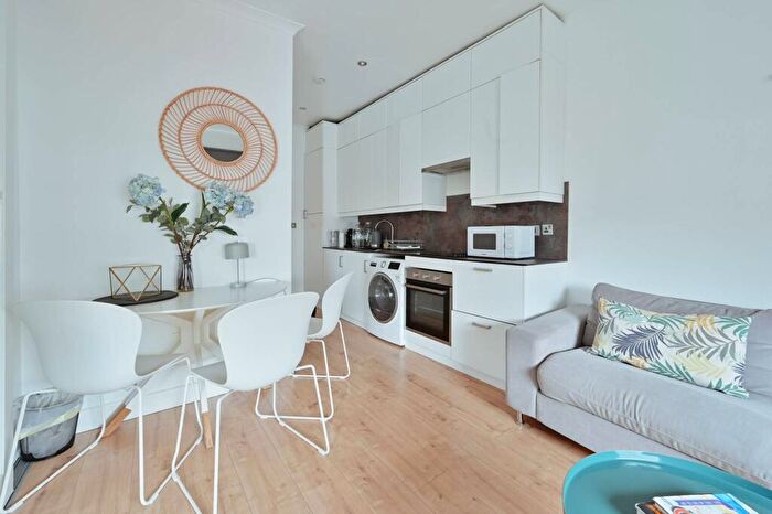 1 Bedroom Flat For Sale In Salusbury Road, Queen's Park, London, NW6