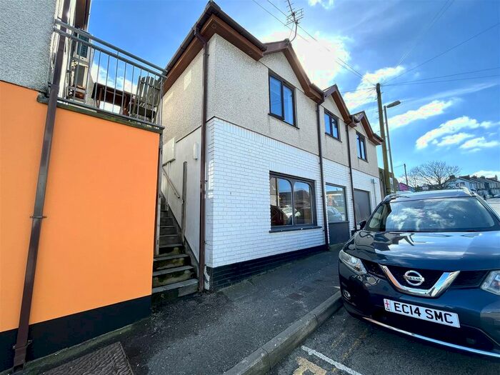 2 Bedroom Flat To Rent In Fore Street, Newquay, TR7