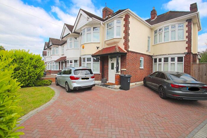 4 Bedroom House To Rent In Parham Drive, IG2