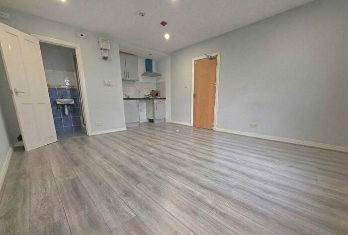 9 Bedroom Terraced House To Rent In Upper High Street, Wednesbury, WS10