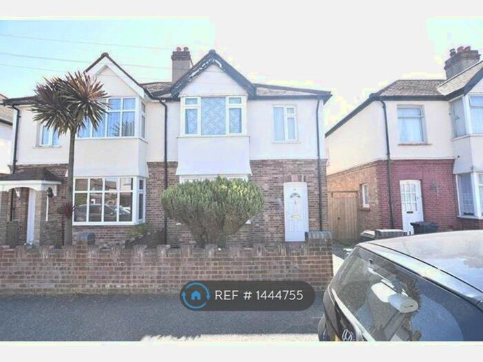 4 Bedroom Semi-Detached House To Rent In Helen Avenue, Feltham, TW14