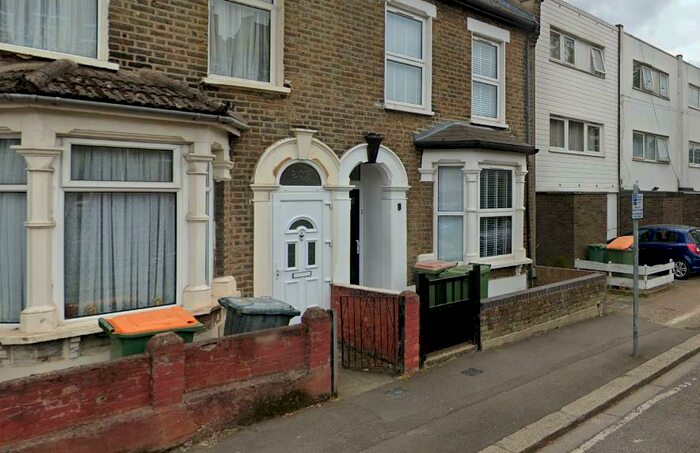 3 Bedroom Terraced House To Rent In Corporation Street, West Ham, Plaistow, London, E15