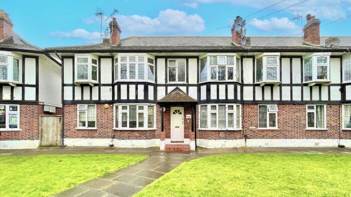2 Bedroom Flat For Sale In Tudor Court, Walthamstow, E17
