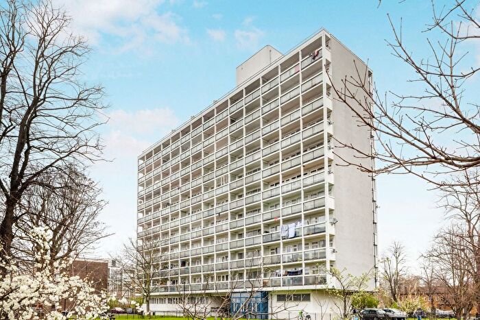 3 Bedroom Flat To Rent In Loughborough Estate, London, SW9