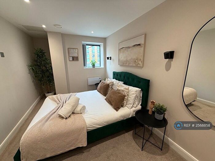 1 Bedroom Flat To Rent In North Street, Leeds, LS2