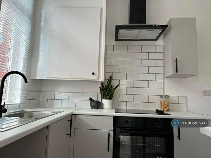 3 Bedroom Terraced House To Rent In Greenock Place, Leeds, LS12