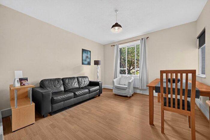 3 Bedroom Flat For Sale In Bowyer House, Vermont Road, SW18