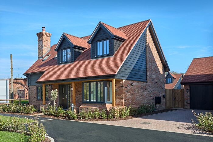 3 Bedroom Detached House For Sale In View Road, Cliffe Woods, ME3