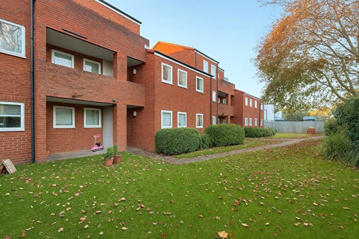 2 Bedroom Flat To Rent In South Lane, New Malden, KT3