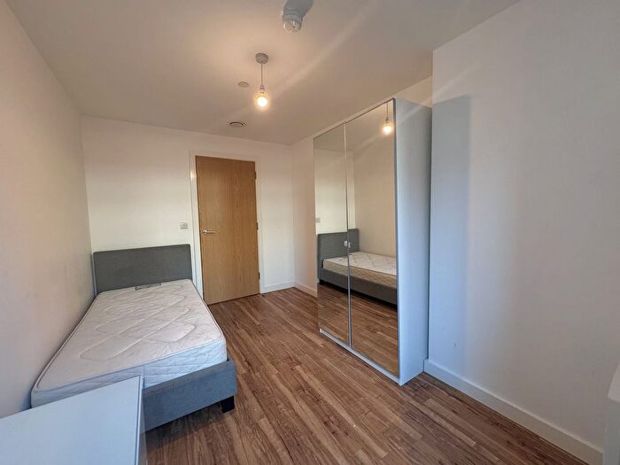 3 Bedroom Flat To Rent In Michigan Avenue, Salford, M50