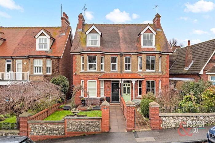 3 Bedroom Maisonette For Sale In College Hill, Steyning, BN44