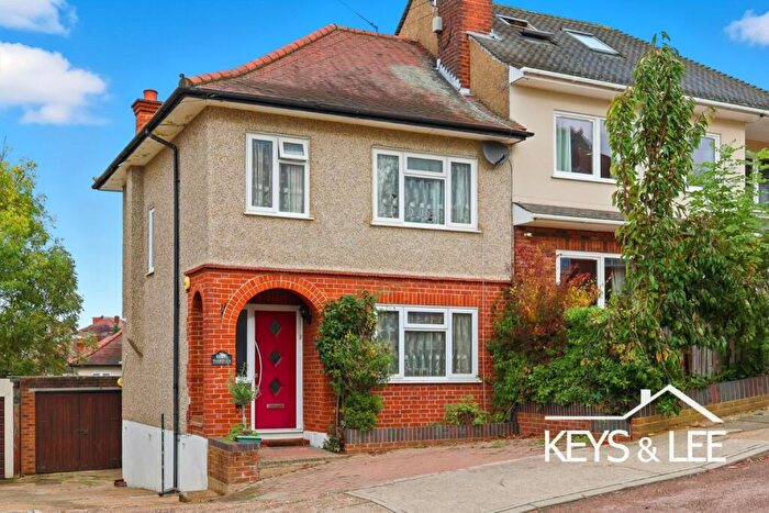 3 Bedroom Semi-Detached House For Sale In Larchwood Close, Romford, RM5