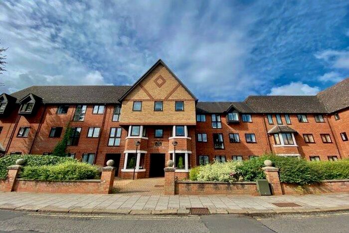 2 Bedroom Property To Rent In Linden Road, Bedford, MK40