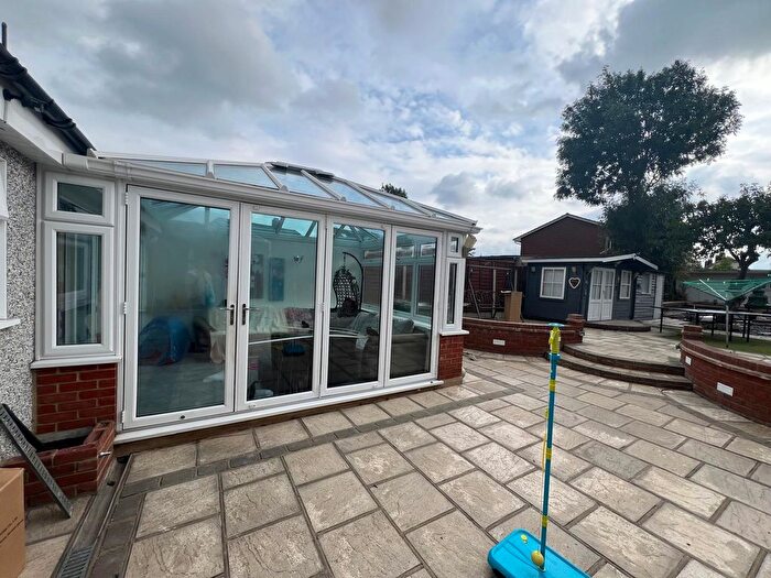 2 Bedroom Flat To Rent In Chase Cross Road, Romford, RM5
