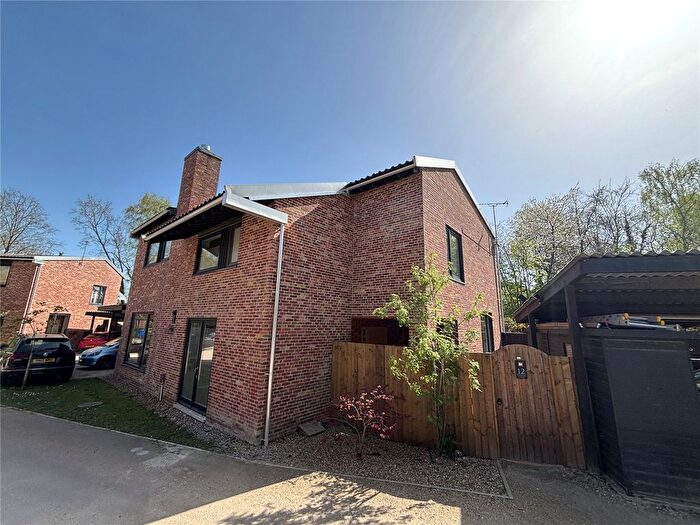 3 Bedroom Semi Detached House To Rent In Sheeling Close, Aldershot, Hampshire, GU12