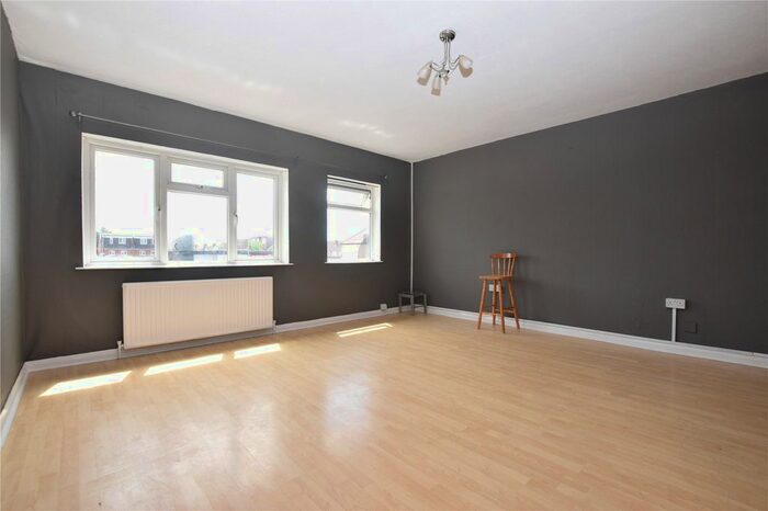 1 Bedroom Flat To Rent In Cherry Tree Lane, Rainham, RM13