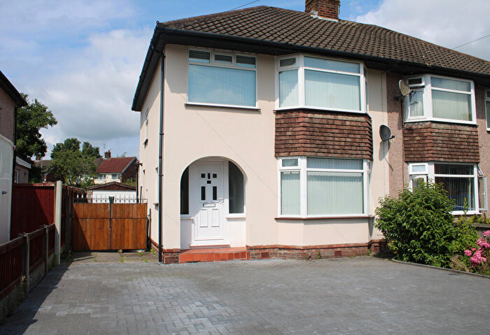 3 Bedroom Semi-Detached House To Rent In Derwent Close, Rainhill, L35