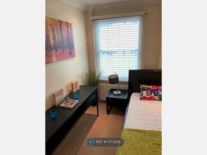 2 Bedroom Flat To Rent In Chelsea, London, SW10