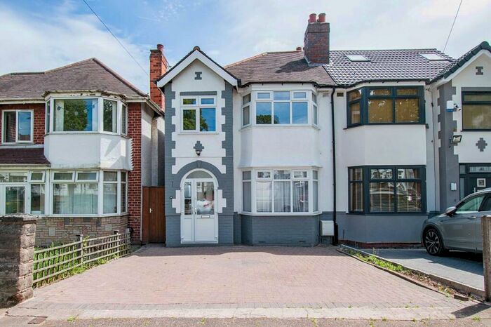 3 Bedroom Semi-Detached House To Rent In Cateswell Road, Birmingham, B11