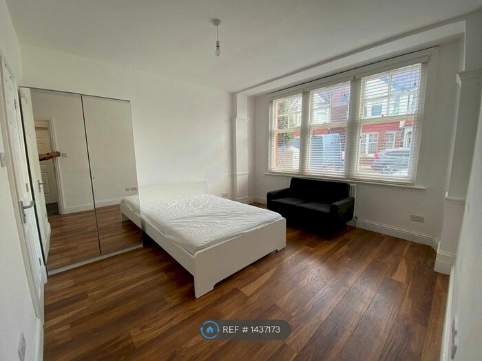 1 Bedroom Flat To Rent In Raphael Road, Hove, BN3