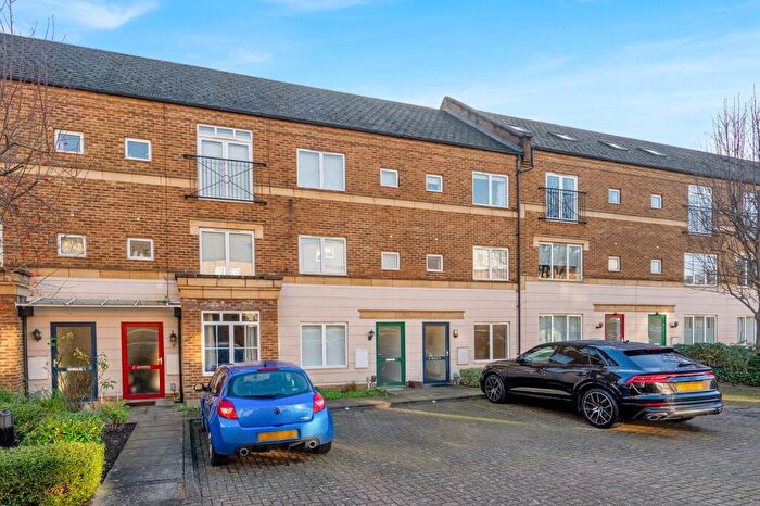 4 Bedroom Terraced House To Rent In Tollington Way, Holloway, N7