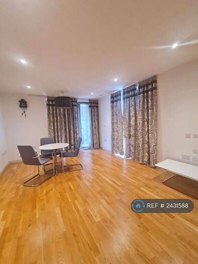 2 Bedroom Flat To Rent In Palm Court, London, NW9