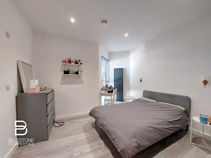 1 Bedroom Flat To Rent In Woodcote Road, Wallington, SM6