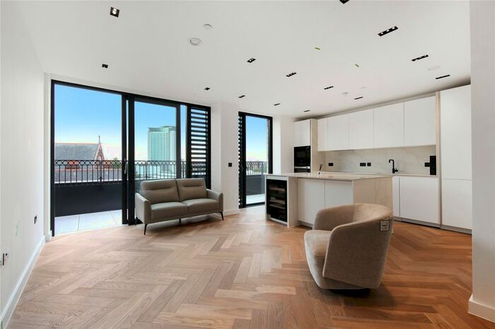 2 Bedroom Flat To Rent In Cluny Mews, Earls Court, SW5