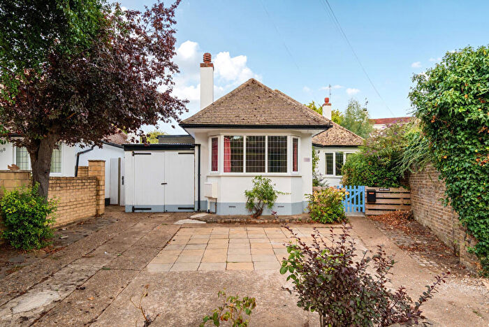 3 Bedroom Bungalow For Sale In Thames Street, Weybridge, KT13