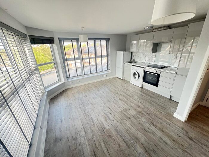 1 Bedroom Flat To Rent In Portswood Road, SO17