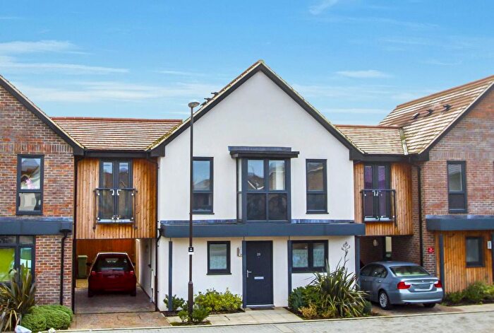 3 Bedroom Semi Detached House To Rent In Abacus Drive, Oakgrove, MK10