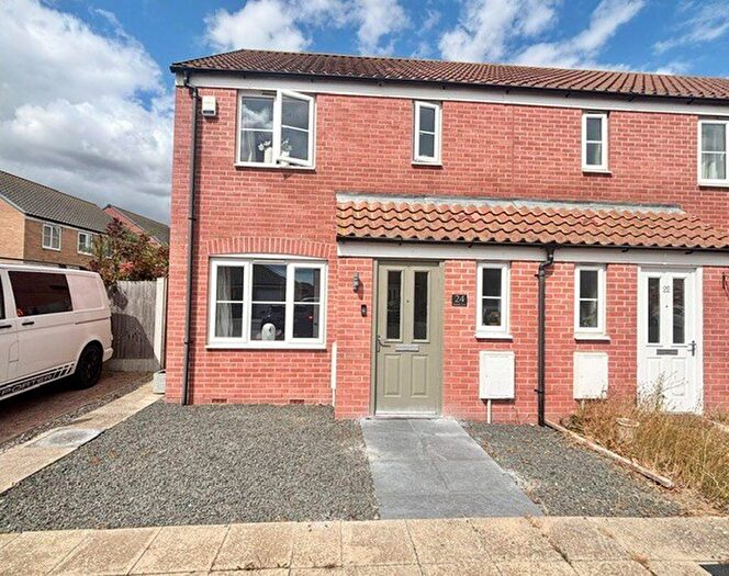 3 Bedroom End Of Terrace House For Sale In Darnell Close, Bradwell, NR31