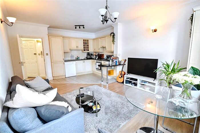 2 Bedroom Flat To Rent In High Road, East Finchley, London, N2