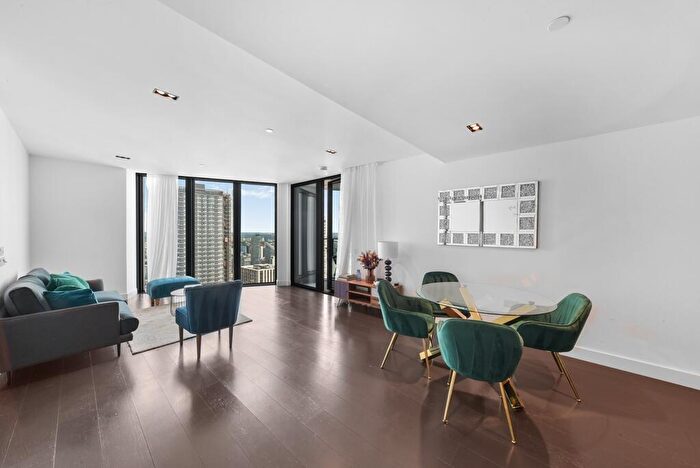 3 Bedroom Apartment To Rent In Amory Tower, Marsh Wall, E14