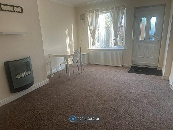 1 Bedroom Terraced House To Rent In Westbury Mount, Leeds, LS10