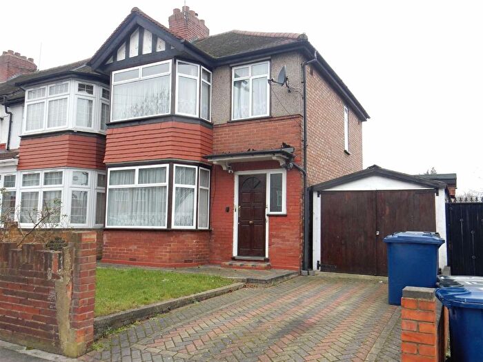 4 Bedroom Semi-Detached House To Rent In Park Avenue, Southall, UB1