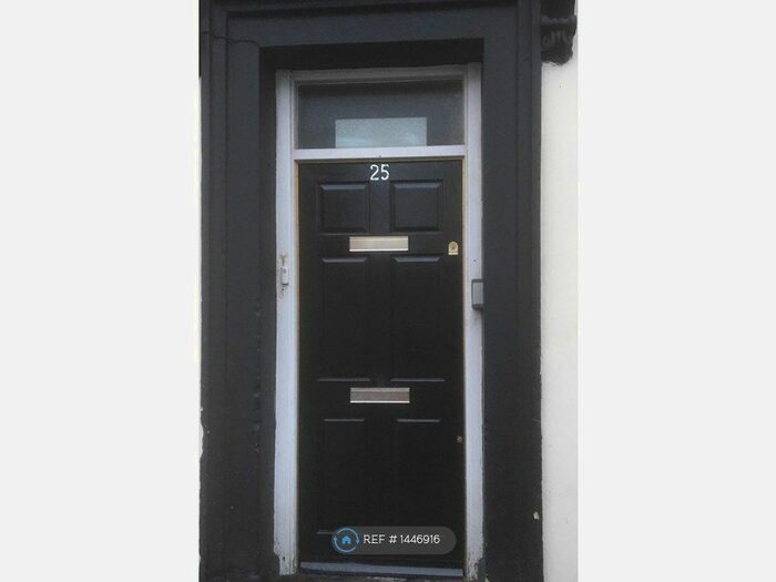 2 Bedroom Flat To Rent In Adamsdown, Cardiff, CF24