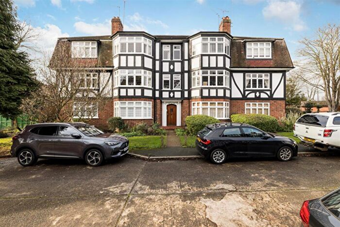 3 Bedroom Apartment For Sale In Hermon Hill, Wanstead, E11