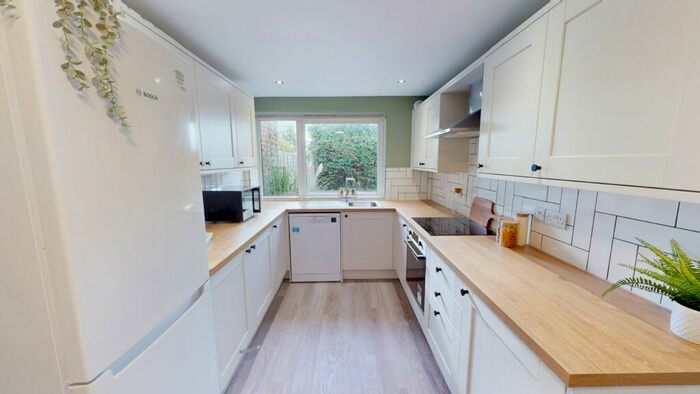 5 Bedroom House To Rent In Rosebarn Park, EX4