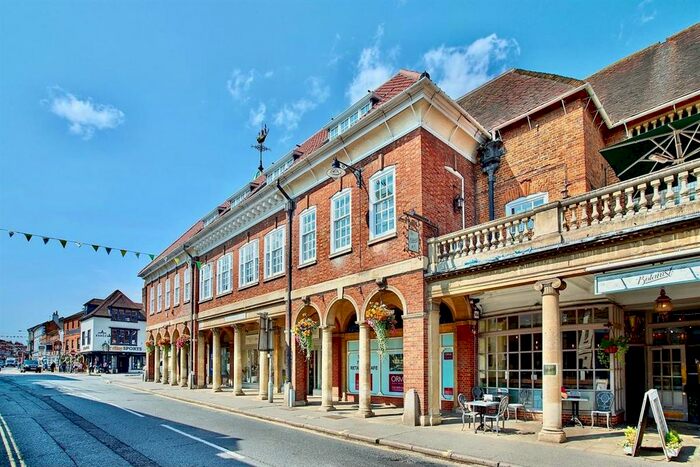 3 Bedroom Flat To Rent In Castle Street, Farnham GU9