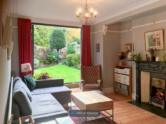 2 Bedroom Flat To Rent In Crouch End, London, N8