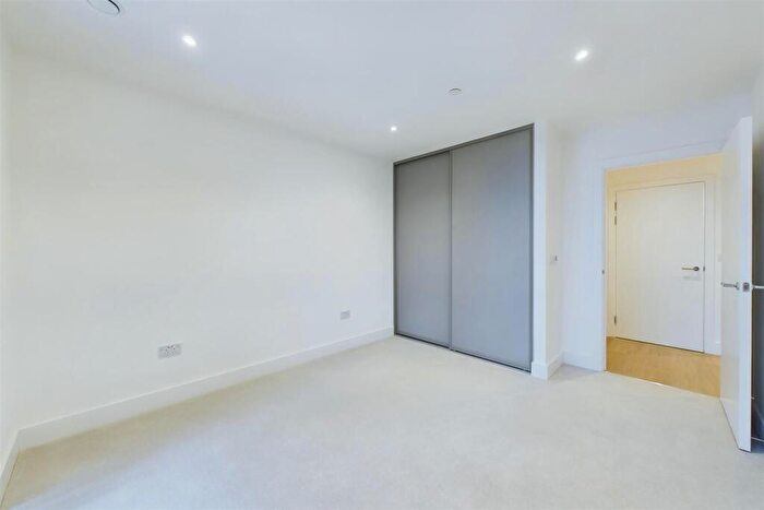 1 Bedroom Flat To Rent In Herne Hill Road, London, SE24