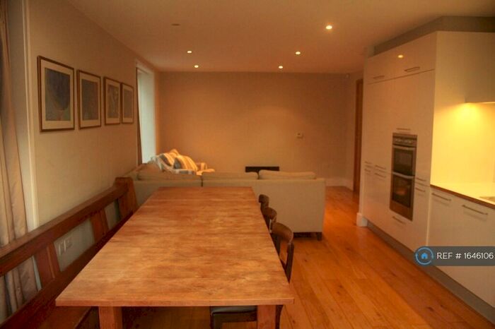 2 Bedroom Flat To Rent In Brooklands Avenue, Cambridge, CB2