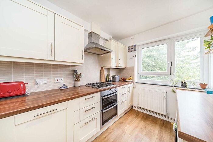1 Bedroom Flat To Rent In Deeside Road, Earlsfield, SW17