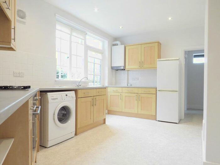 2 Bedroom Flat To Rent In Dekker Road, Dulwich, London, SE21